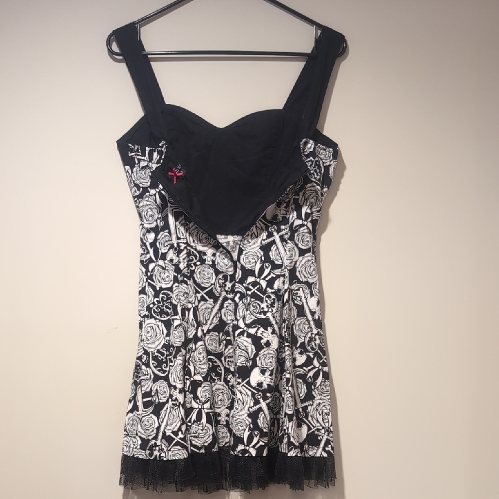 HELL BUNNY - Black and White Rose Print Sweetheart Mini Dress - Picture 4 of 8